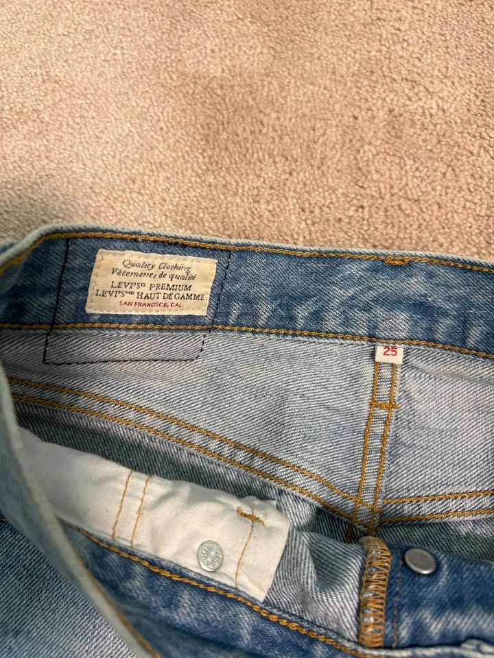 Levi's Premium Distressed Denim Mini Skirt Size 25 - photo 3