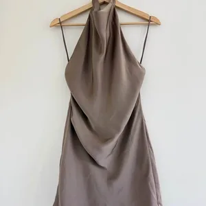Buy and sell used "aritzia dresses" in Toronto | Karrot Buy and sell used "aritzia dresses" in Toronto | Karrot