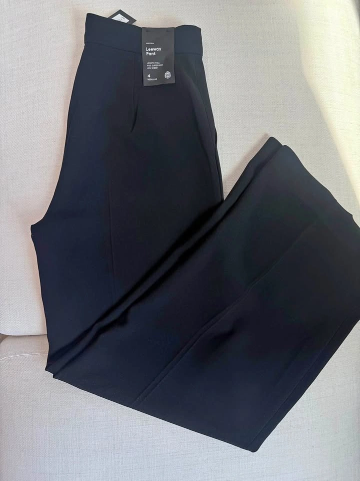 Aritzia Leeway Pants Size 4 NWT