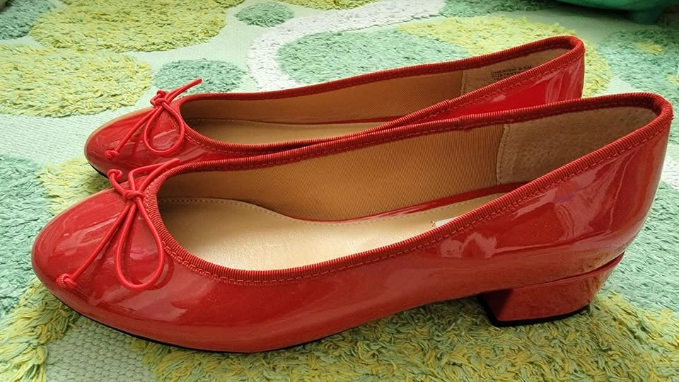 Steve Madden Low Heel Pumps - Cherry Red Patent - Size 8.5 - photo 4