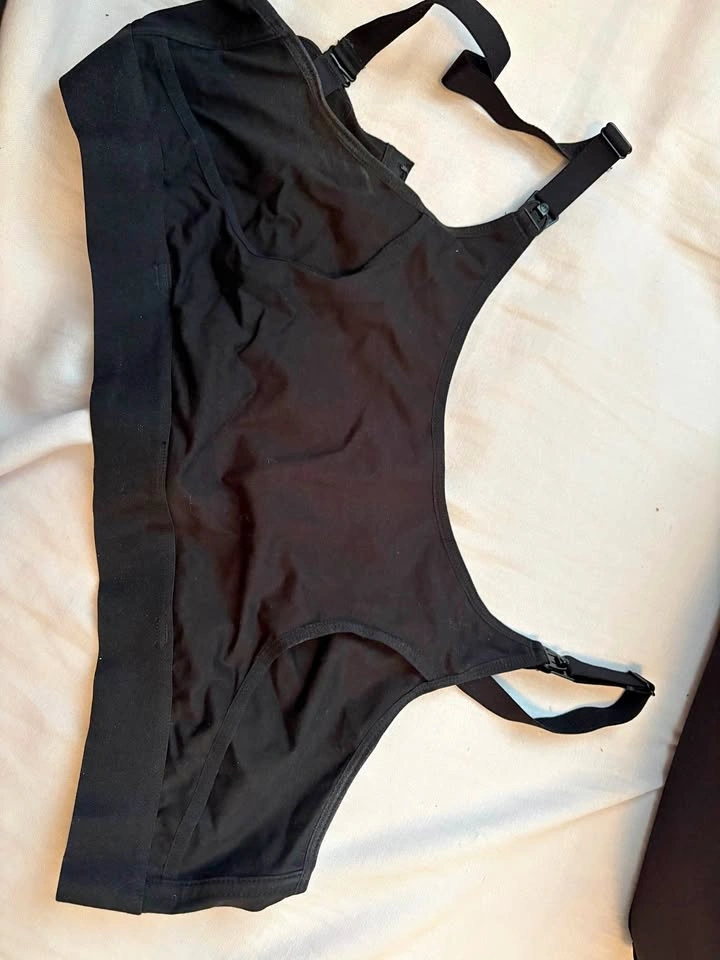 Momcozy Hands-Free Pumping Bra - Size L