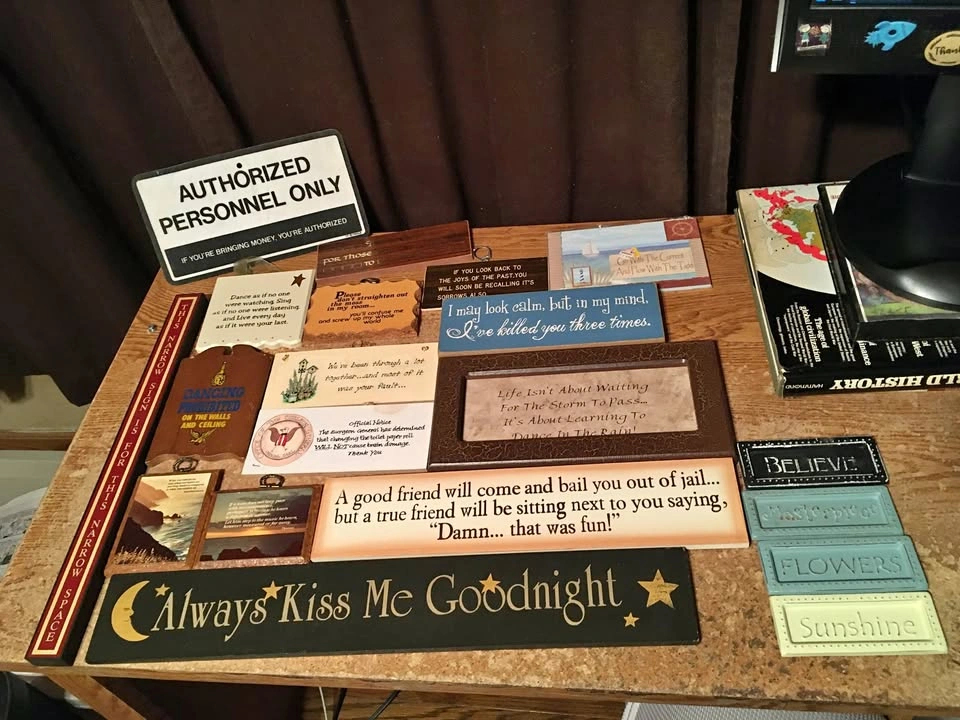 LOT OF 20 WALL DECOR HOUSEHOLD SIGNS FUNNY SAYINGS