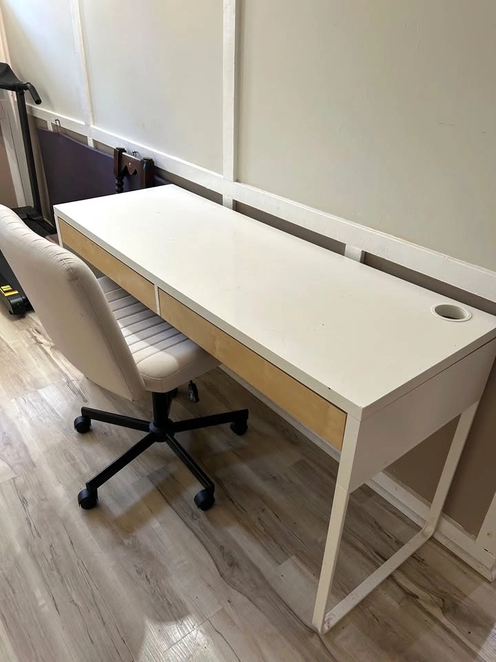 Ikea Modern Home-Office Desk (Skokie) - photo 2