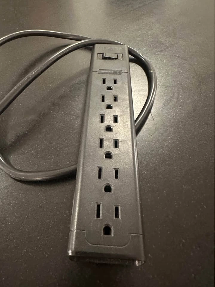 Insignia power strip (4 feet) - photo 2