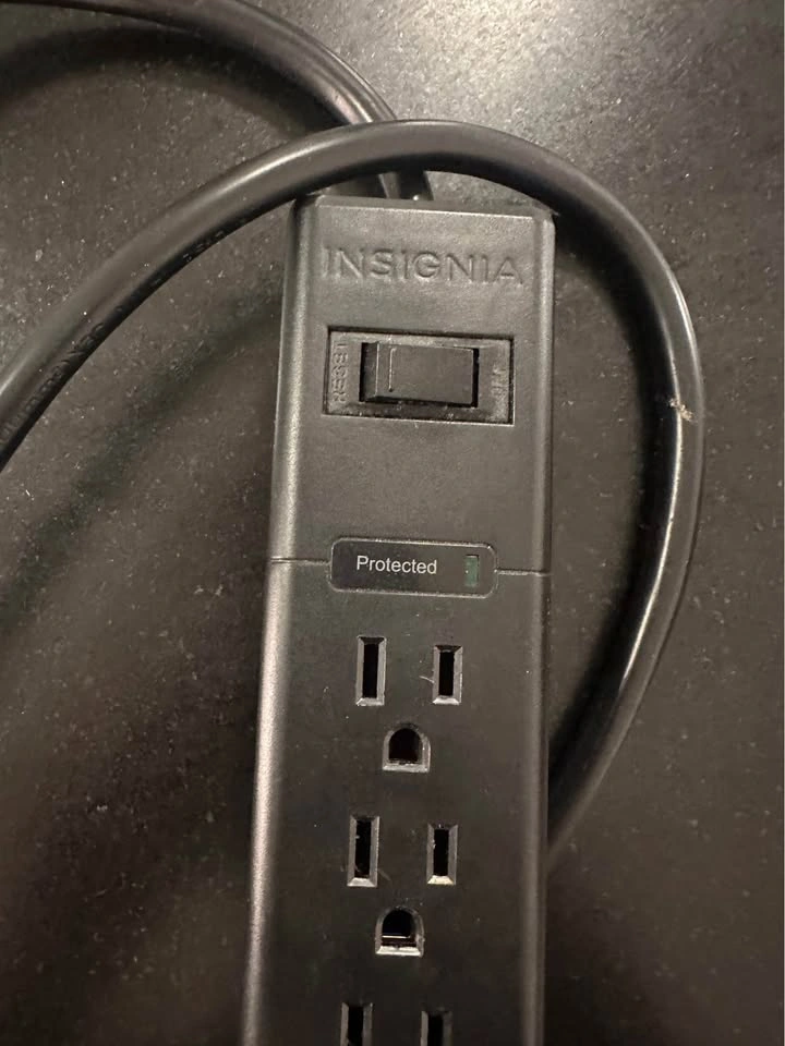 Insignia power strip (4 feet) - photo 3