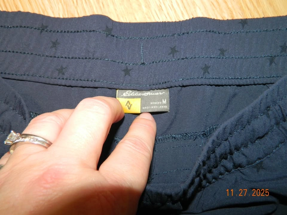 WOMENS EDDIE BAUER SHORTS size M..light swift..LIKE NEW - photo 2