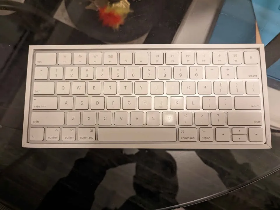 Apple accessories (must go asap) image indicator(2)