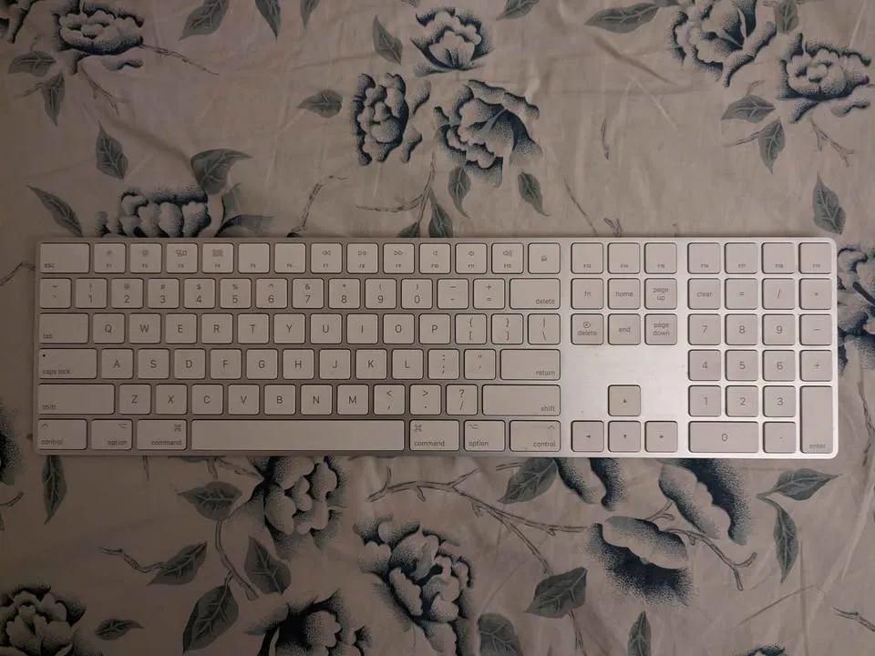 Apple accessories (must go asap) image indicator(5)