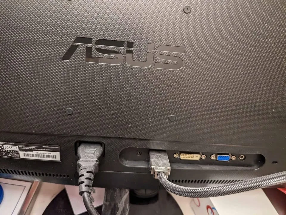Computer Monitors - price negotiable (Asus/BenQ) image indicator(2)