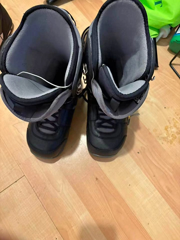 Ski shoes