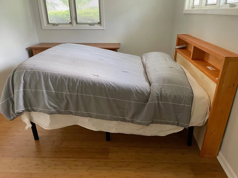 Electric Queen Adjustable Bed Frame w/Remote (Skokie) - photo 2