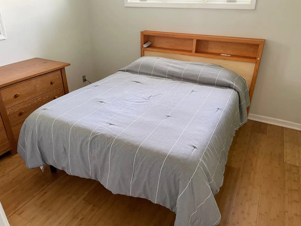 Electric Queen Adjustable Bed Frame w/Remote (Skokie) - photo 3