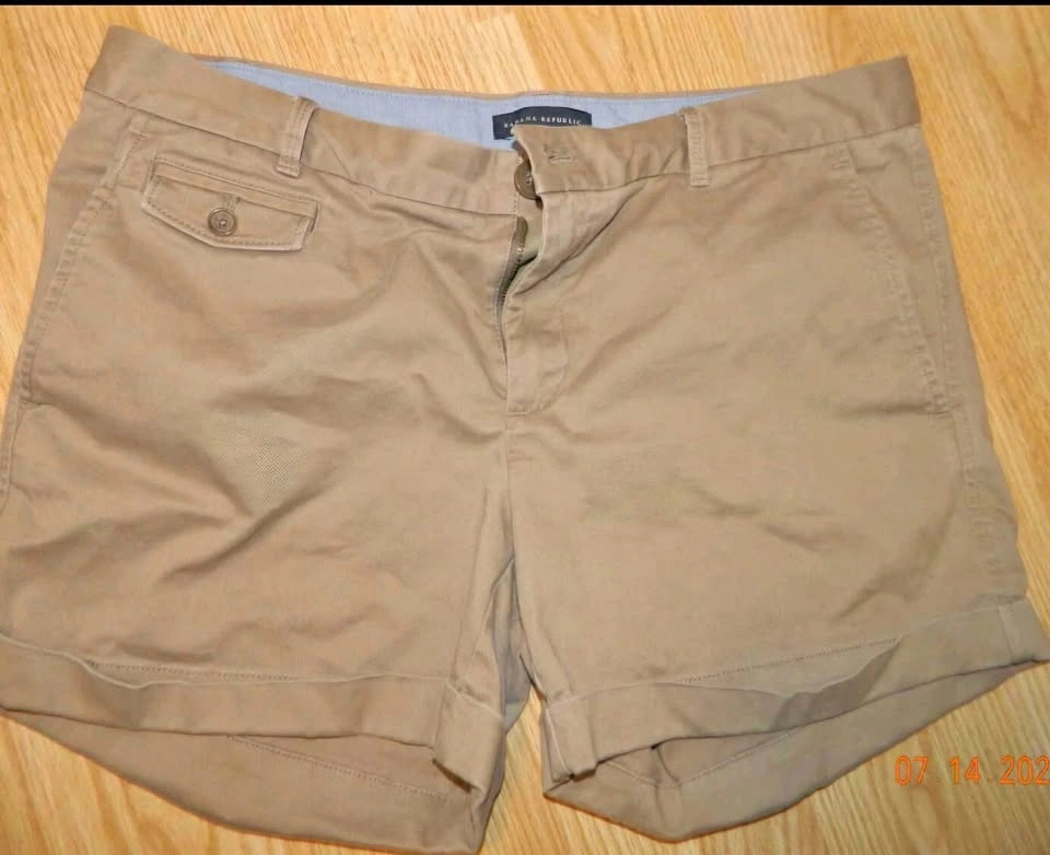 WOMENS BANANA REPUBLIC SHORTS SIZE 12 EUC