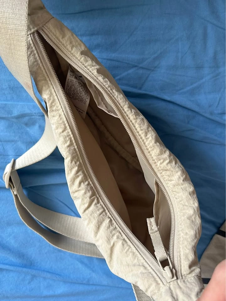 UNIQLO Beige Sling Bag - photo 2