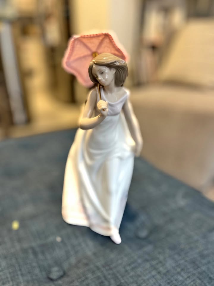 Lladro Afternoon Promenade Figurine #7636 - 1995