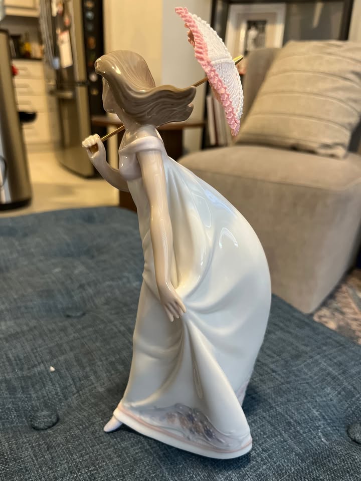 Lladro Afternoon Promenade Figurine #7636 - 1995 - photo 4