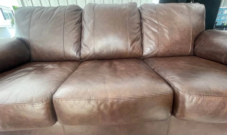 Dark Brown Leather Loveseat & Matching Sofa - photo 5