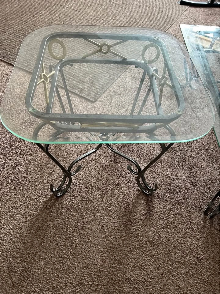 Coffee table and side table - photo 3
