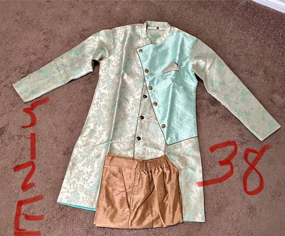 Men's Kurta and Pyjama Set (Indo Western) - Medium