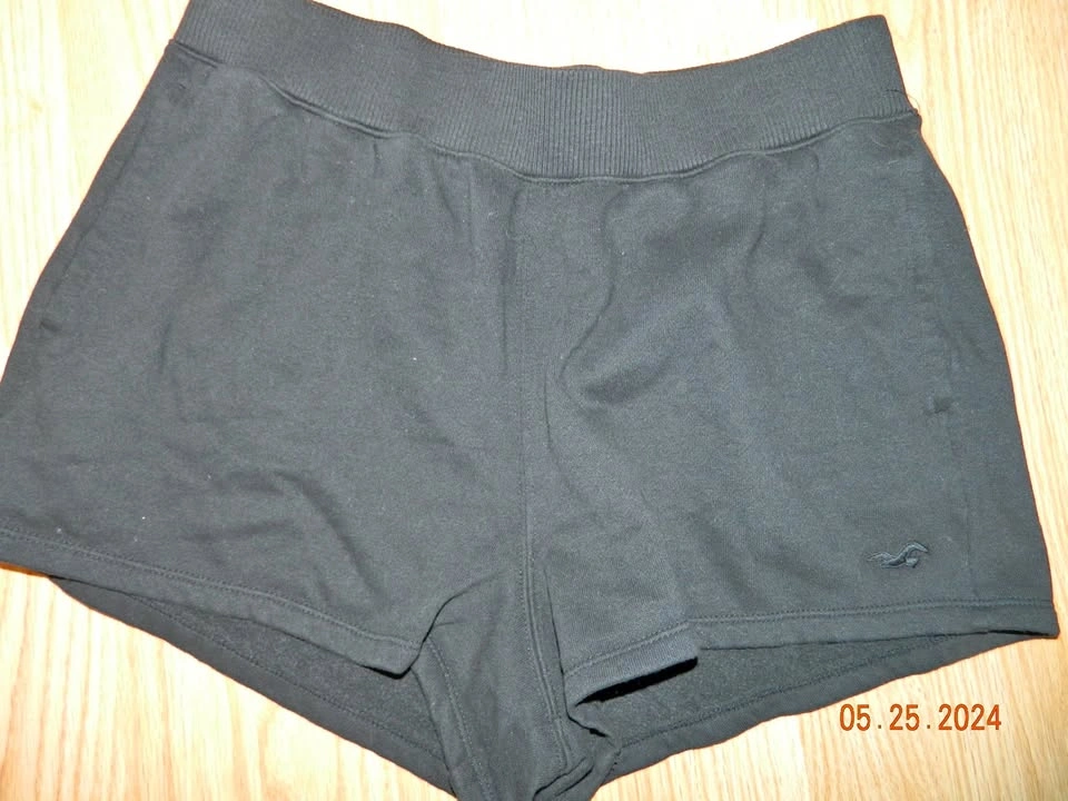 HOLLISTER ULTRA HI RISE sweat short...size M...EUC