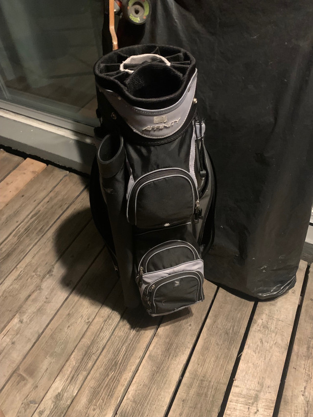 Golf club bag