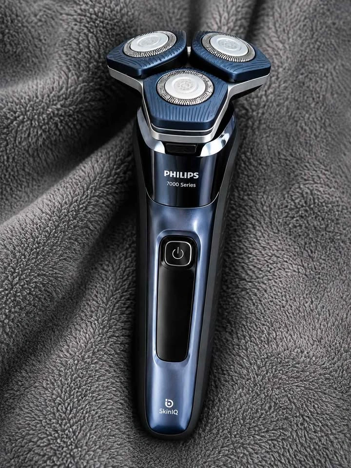 Philips Series 7000 Electric Shaver, Wet & Dry, SkinIQ - photo 2