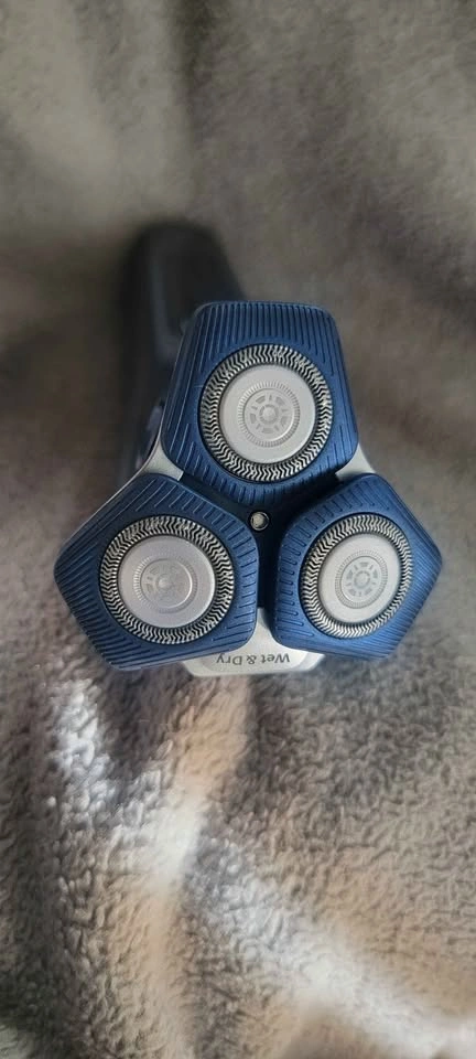 Philips Series 7000 Electric Shaver, Wet & Dry, SkinIQ - photo 3