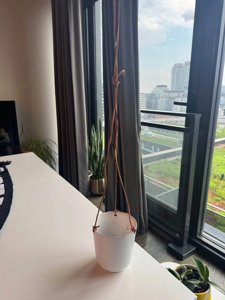Hanging pot with leather straps - photo 2