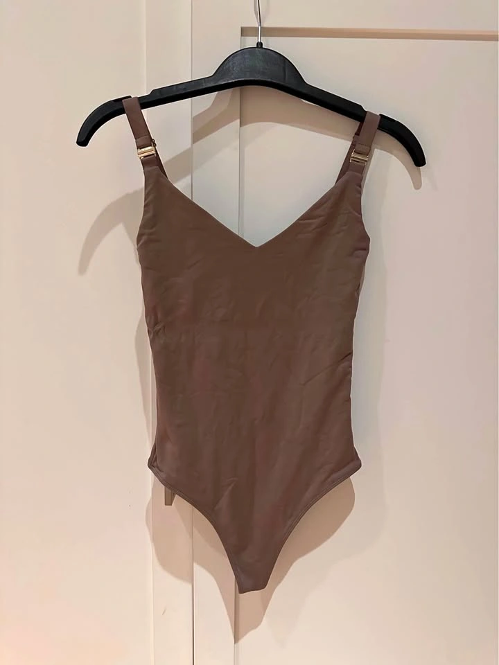 Aritzia Contour Bodysuit XS