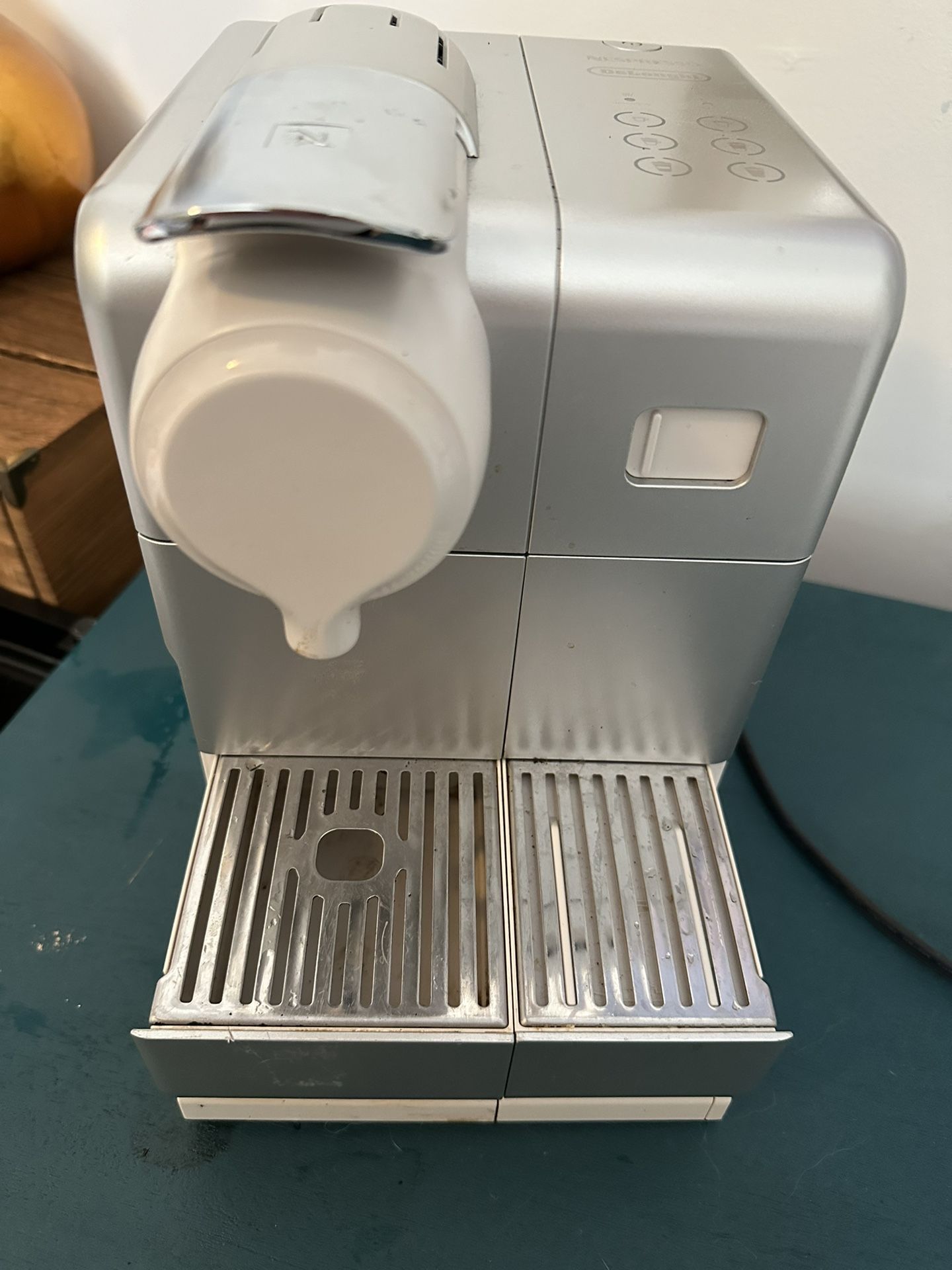 Nespresso DeLonghi Lattissima w/ Cappuccino Add-on