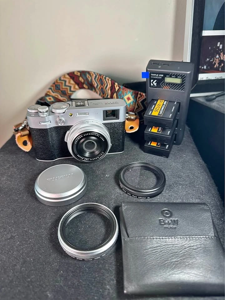 Fujifilm X100VI Silver - Full Kit, 1200 Shutter Count