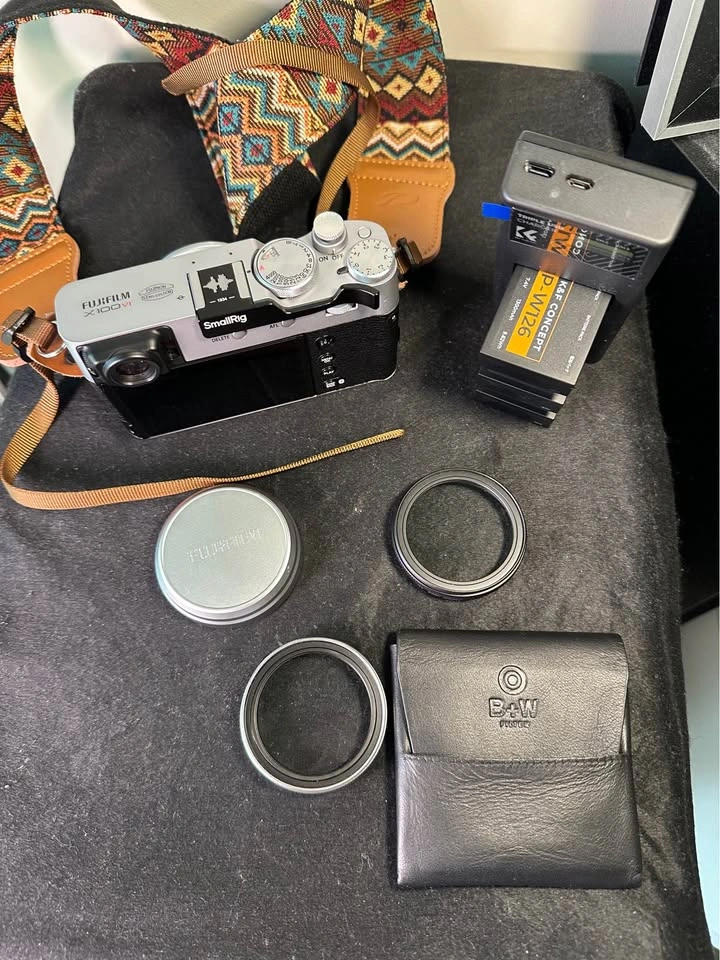 Fujifilm X100VI Silver - Full Kit, 1200 Shutter Count - photo 3