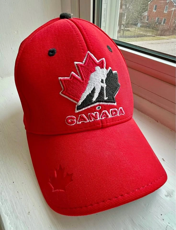 LIKE NEW: Small/Medium Canada Hockey Hat