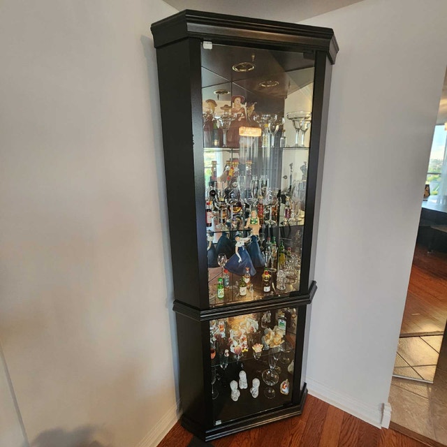China Cabinet With Light