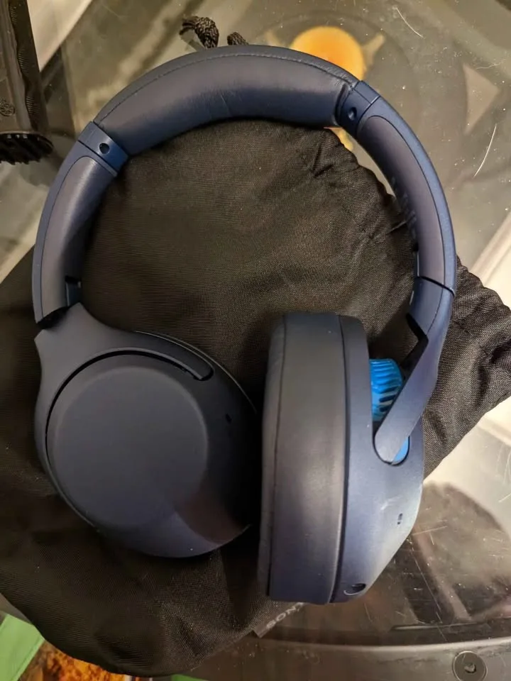 LNIB Sony XB900N Headphones - Over Ear / Noise Cancelling image indicator(2)