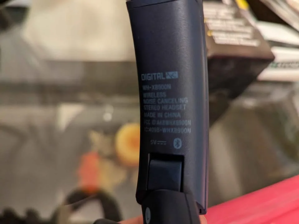 LNIB Sony XB900N Headphones - Over Ear / Noise Cancelling image indicator(4)