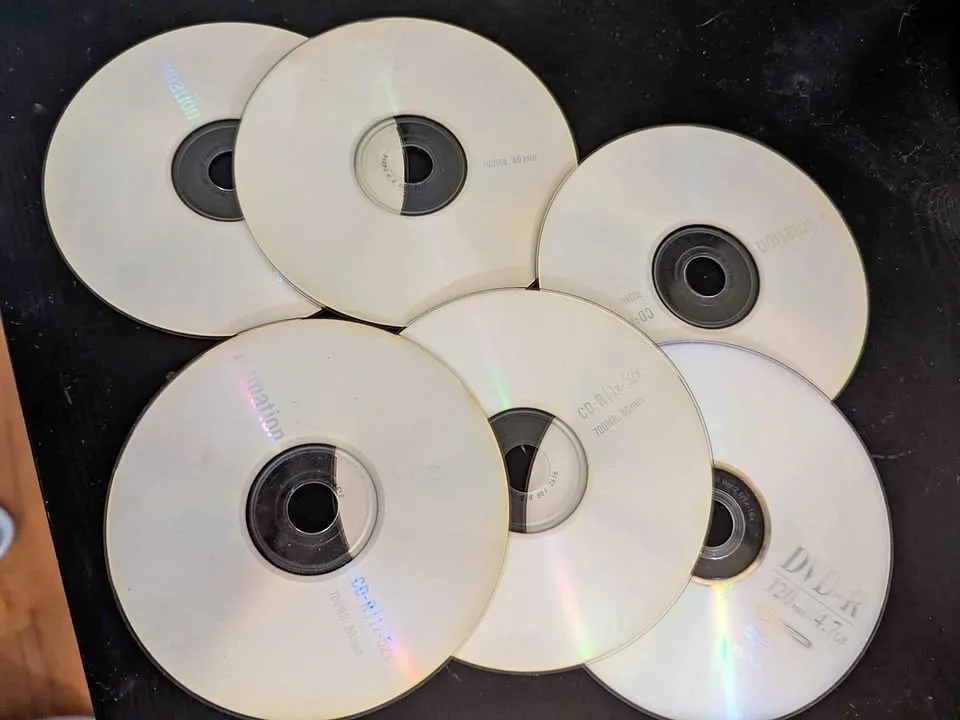 10x Old CDs and DVDs thumbnail