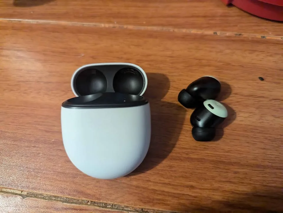 Pixel Buds Pro (black, gen 1) image indicator(3)