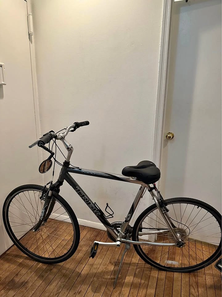 Trek 7200 Multitrack Hybrid Bike - Large Frame (57cm) + Extras