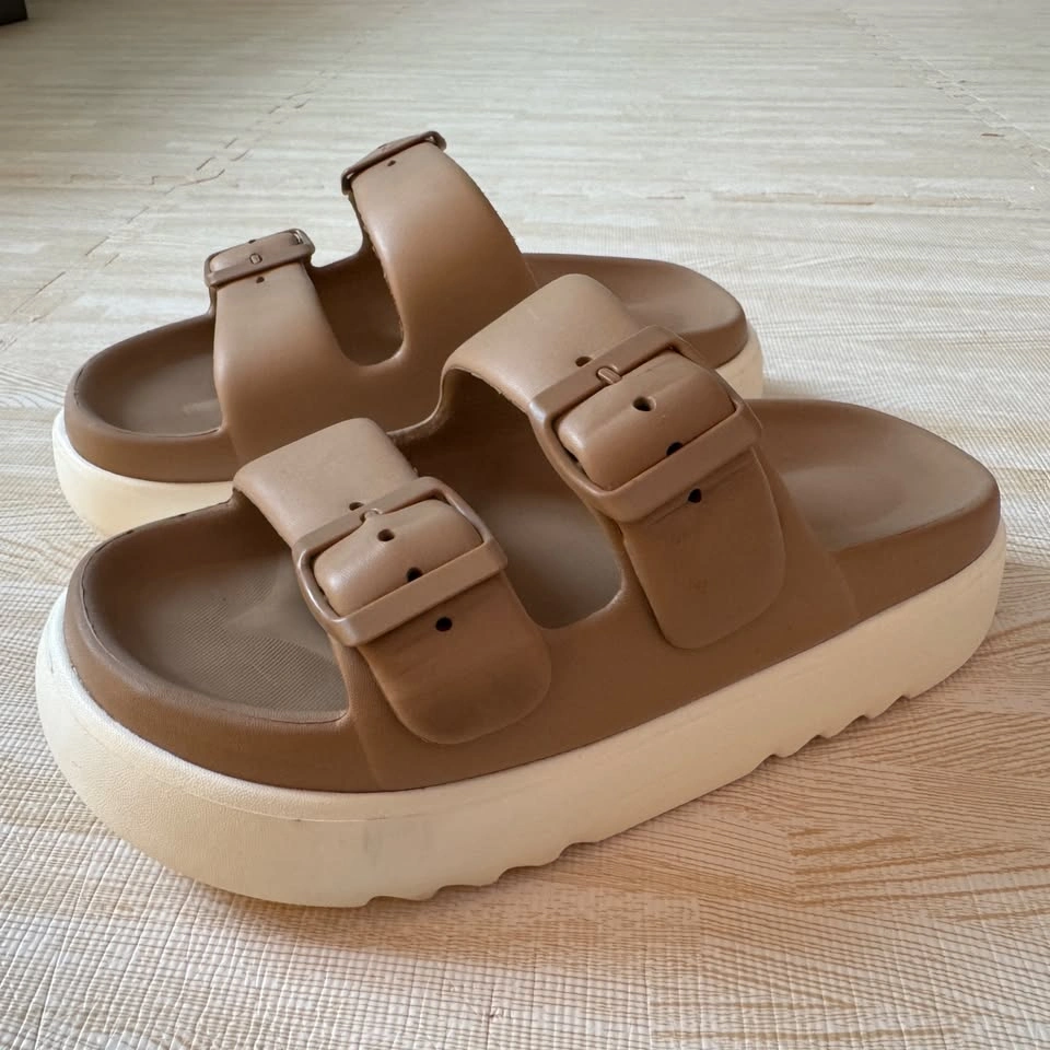Platform Double Buckle Sandals – Size 37 – Minimal Chic 🤎 - photo 3