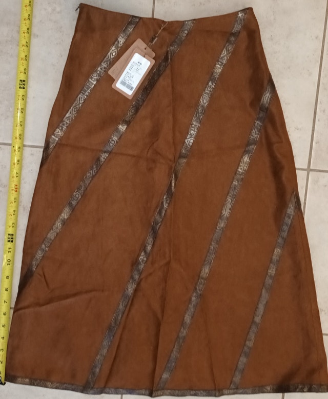 NEW 4 Women's YIHUA Brown Skirt with Pattern Stripes