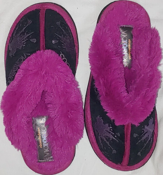 NEW Girl's Size 13-1 Victorious Soft Pink Fur & Black Slippers