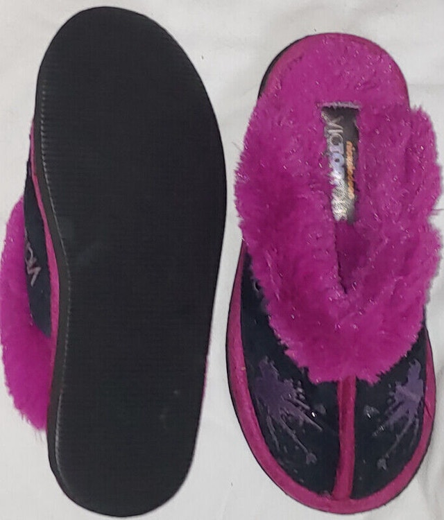NEW Girl's Size 13-1 Victorious Soft Pink Fur & Black Slippers - photo 2