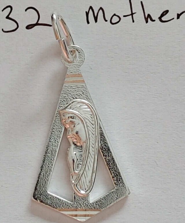 925 Silver Mother Mary Praying Pendant - photo 2