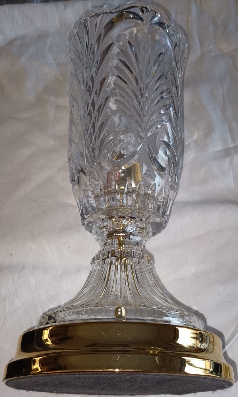 Vintage Crystal Table Lamp - Heavy Gold Metal Base - photo 3