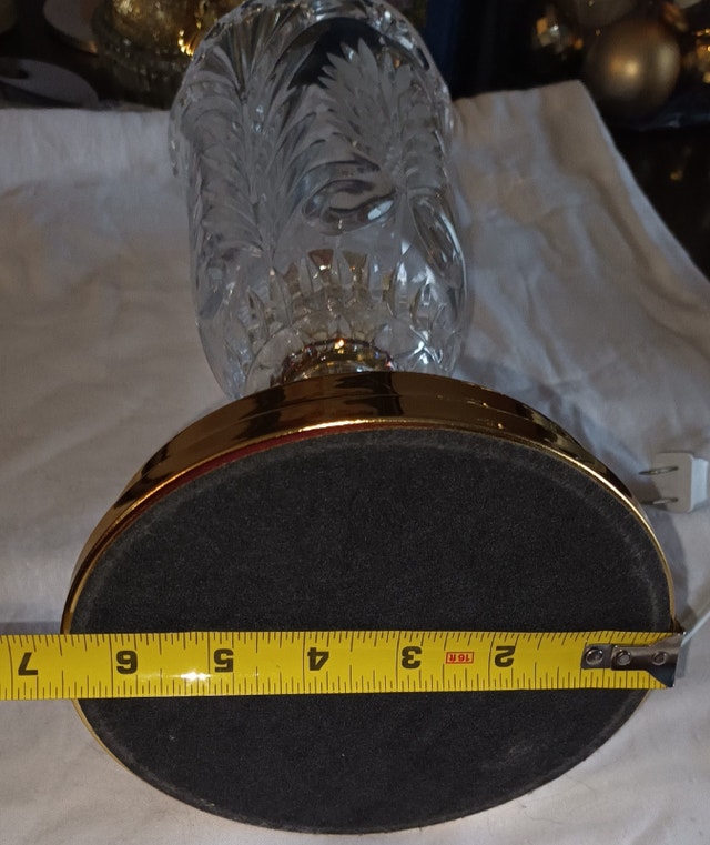 Vintage Crystal Table Lamp - Heavy Gold Metal Base - photo 4