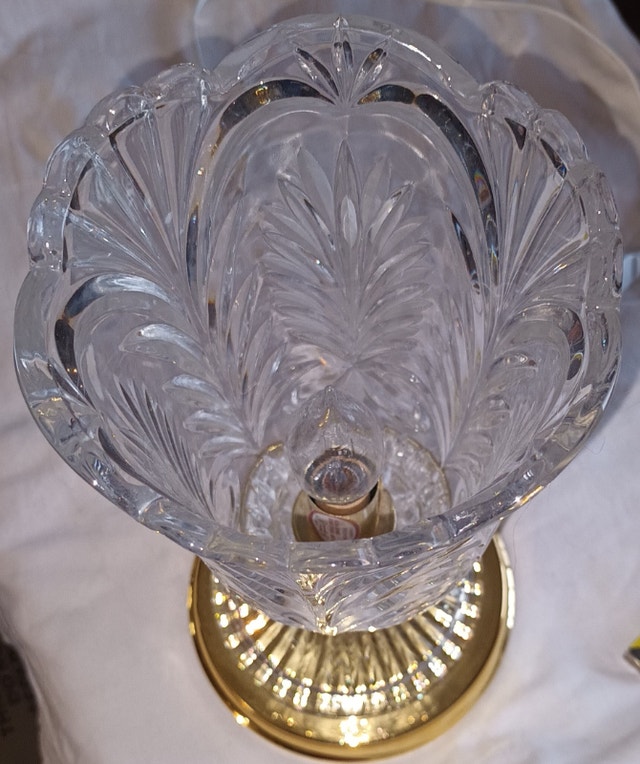 Vintage Crystal Table Lamp - Heavy Gold Metal Base - photo 5