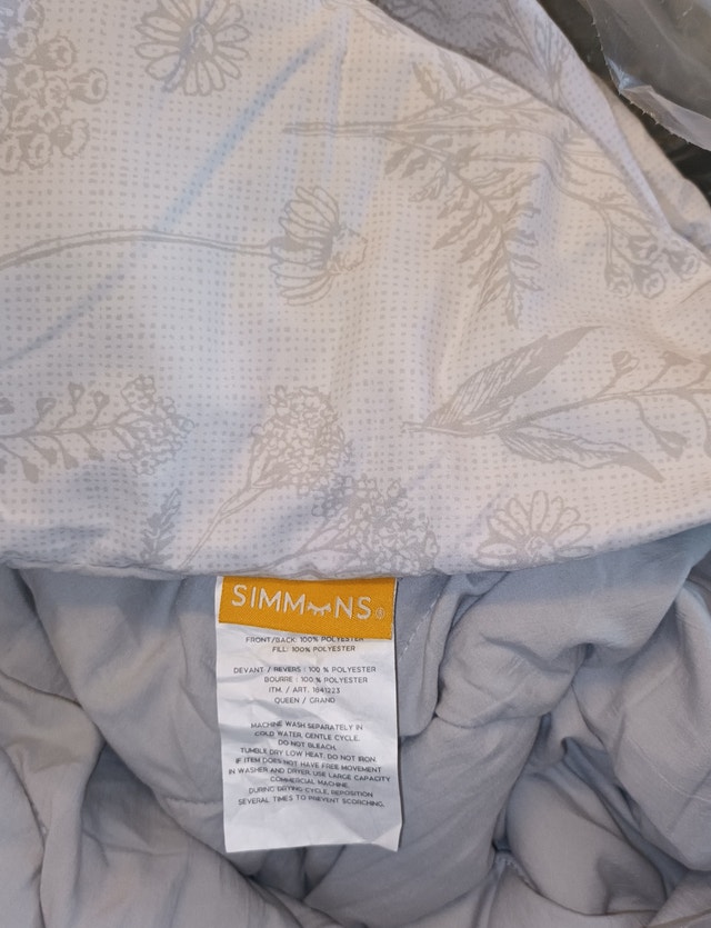 2 Simmons QUEEN Down Alternative Blankets - photo 4