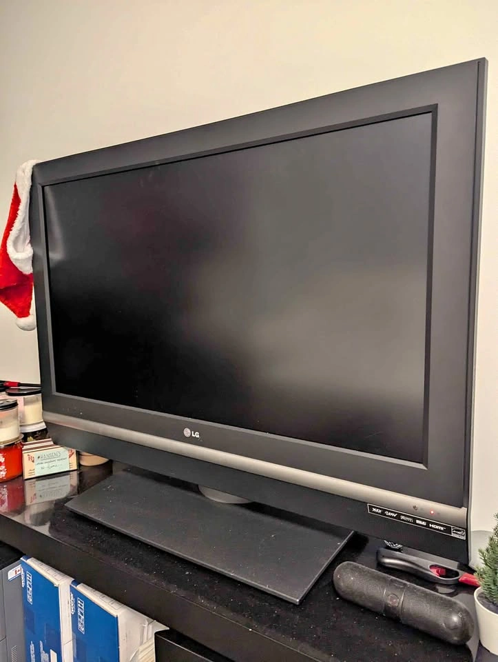 lil stupid tv no wifi no nothin