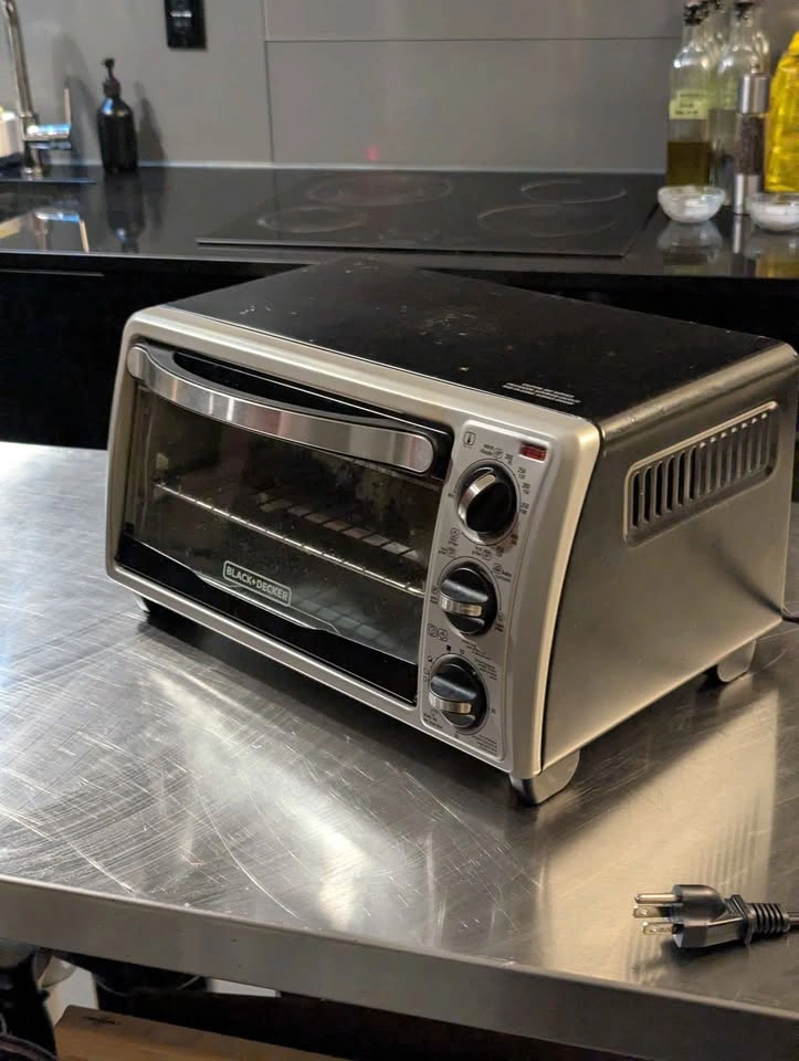 Black & Decker Toaster Oven - photo 3